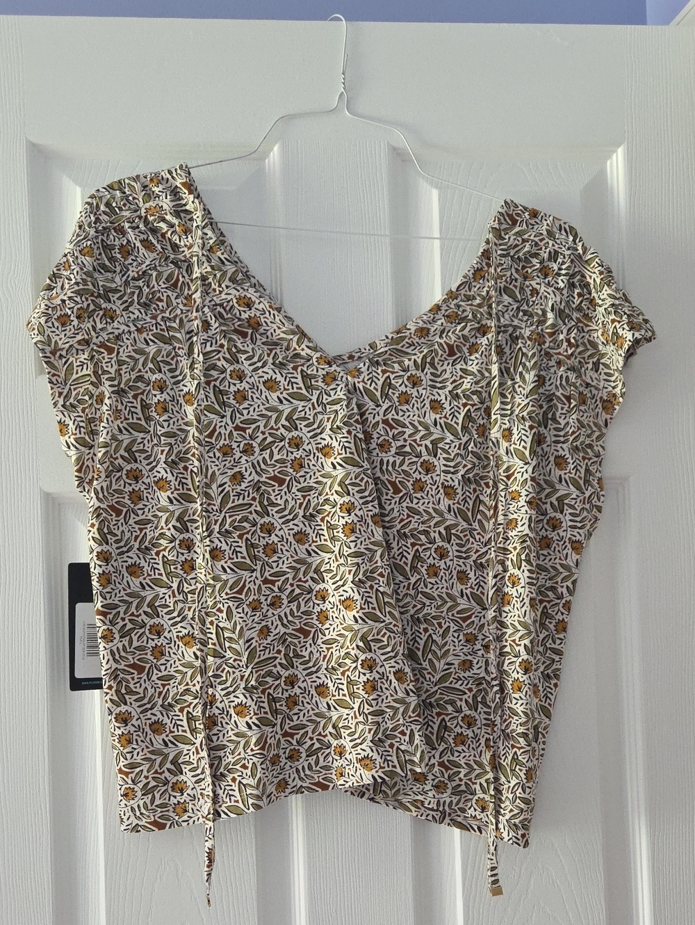 Liverpool Floral V-Neck Short Sleeve Top in Cream and Olive NWT